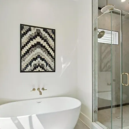 Designer Heated Pool & Rooftop Holiday home New Orleans