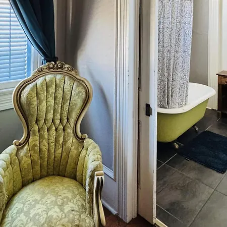 Bed & Breakfast Boutique Queen Suite, Balcony-near French Quarter New Orleans