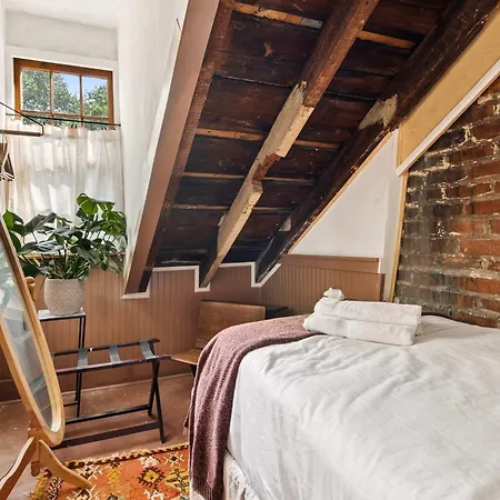 Historic 1840s 2 Min Steps From French Quarter 9br 7ba Bed & Breakfast