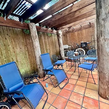 A Courtyard Garden Retreat With Splash Pool New Orleans