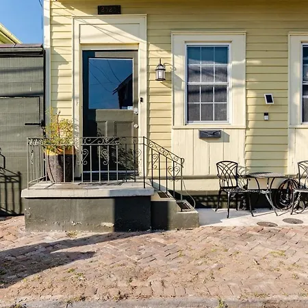 Jazzfest Oasis Near Frenchman St Holiday home *