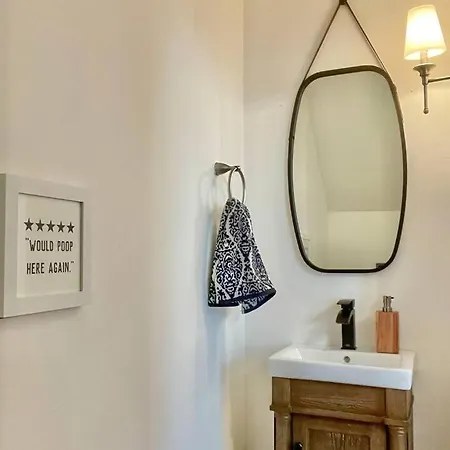 Holiday home Melpomene Manor