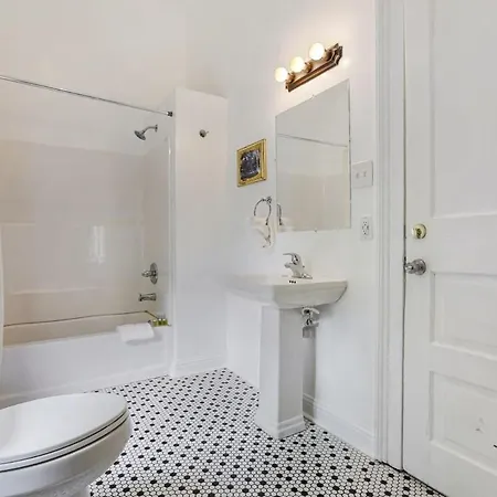 Prime Uptown With Backyard And Ev Parking Villa New Orleans