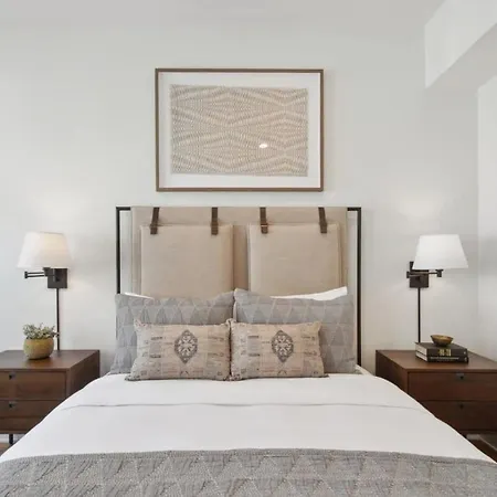 Designer Heated Pool & Rooftop Holiday home