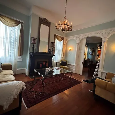 Boutique King Balcony And Pool Bed & Breakfast New Orleans