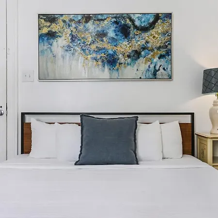 Villa Prime Uptown With Backyard And Ev Parking *