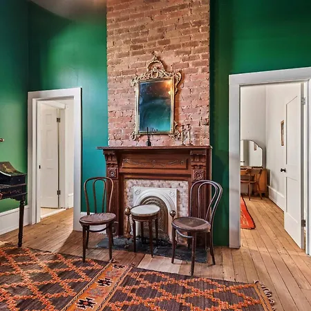 Historic Steps From French Quarter Bed & Breakfast *