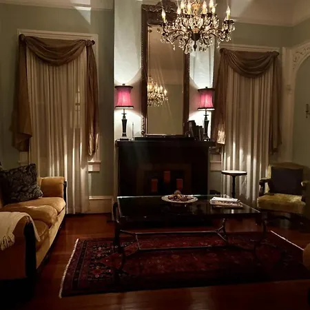 Boutique Queen Suite, Balcony-near French Quarter Bed & Breakfast