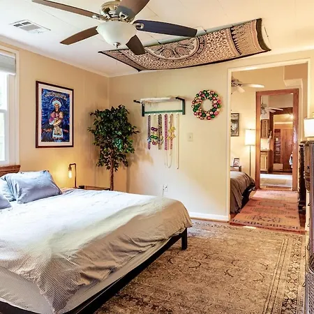 Jazzfest Oasis Near Frenchman St Holiday home *