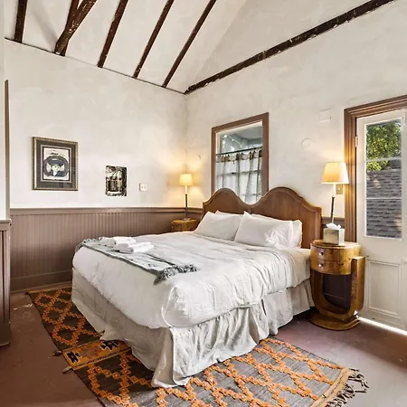 Bed & Breakfast Historic 1840s 2 Min Steps From French Quarter 9br 7ba *