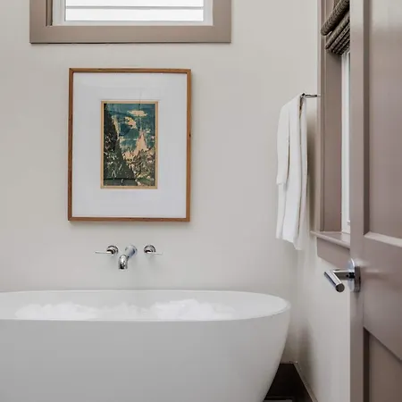 Holiday home Radiant Nola Retreat Heated Pool