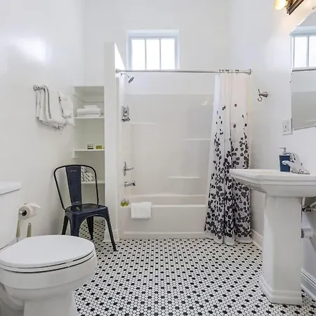 Prime Uptown With Backyard And Ev Parking Villa