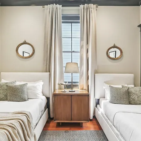 Grand 10br Nola Retreat Dual Heated Pools & Spas Holiday home *