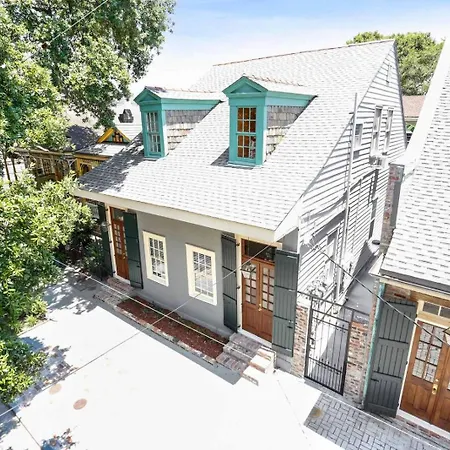 Bed & Breakfast Historic 1840s 2 Min Steps From French Quarter 9br 7ba *