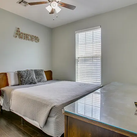 Updated Family Near Park! Holiday home New Orleans