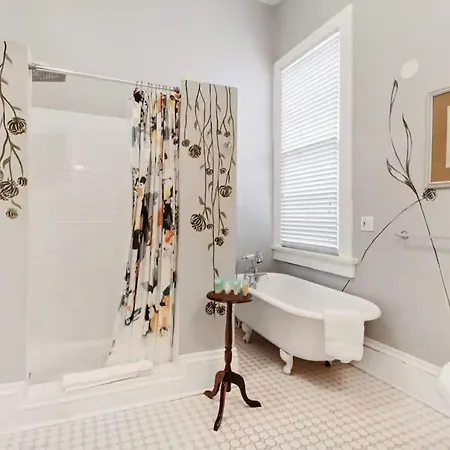 Relaxing Bohemian W Heated Pool 5br 4ba New Orleans