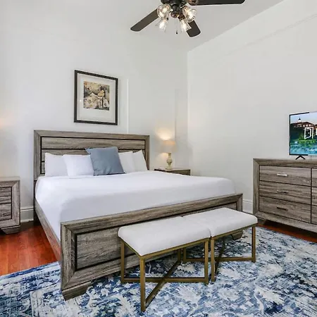 Prime Uptown With Backyard And Ev Parking *