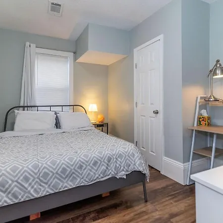 Uptown Fast Wifi Sleep 4 Holiday home