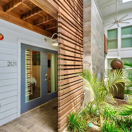 Holiday home Private Pool - Massive Game & Living-dining Space - The Moon Bywater