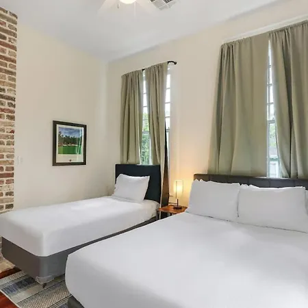 Classy Upscale Perfect Uptown Location Holiday home *