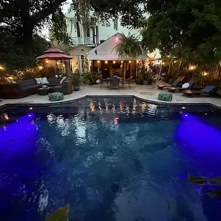 Boutique Queen Suite, Balcony-near French Quarter Bed & Breakfast