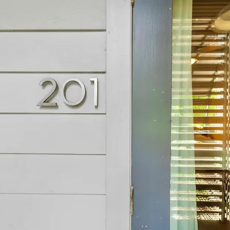 Private Pool - Massive Game & Living-dining Space - The Moon Bywater Holiday home *