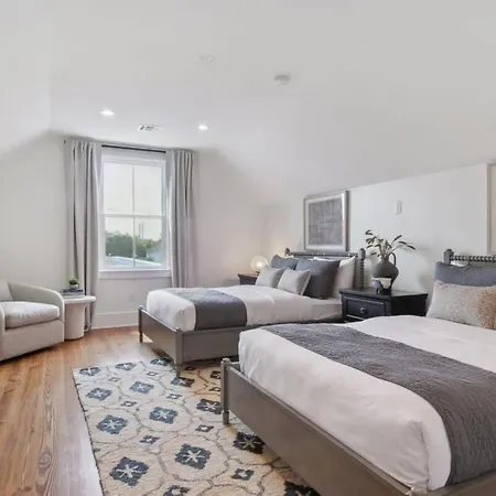 Designer Heated Pool & Rooftop New Orleans