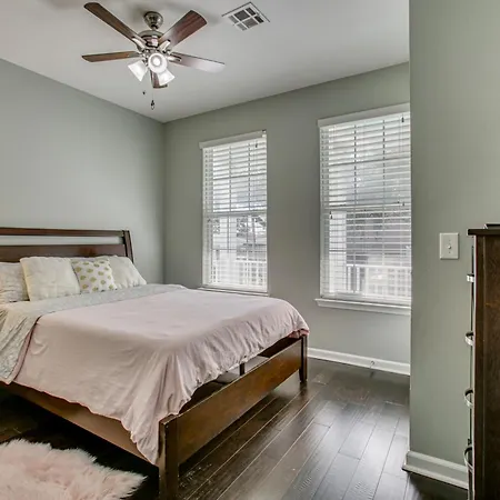 Updated Family Near Park! Holiday home New Orleans