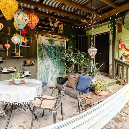 Jazzfest Oasis Near Frenchman St Holiday home
