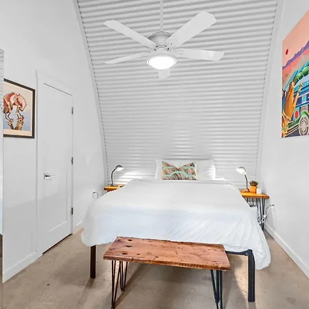 Private Pool - Massive Game & Living-dining Space - The Moon Bywater New Orleans