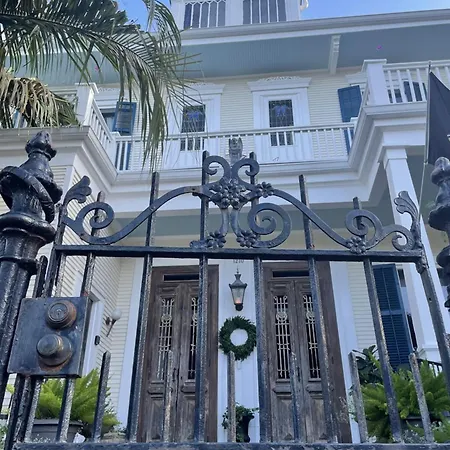 Boutique Double Queen Balcony And Pool Bed & Breakfast New Orleans