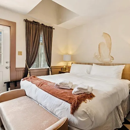 Historic 1840s 2 Min Steps From French Quarter 9br 7ba *