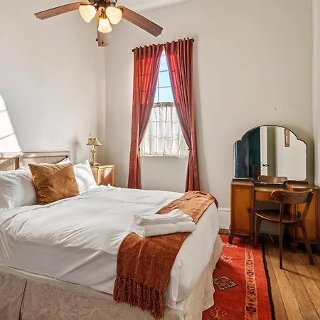 Bed & Breakfast Historic Steps From French Quarter