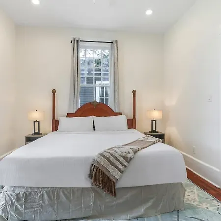 Classy Upscale Perfect Uptown Location Holiday home *