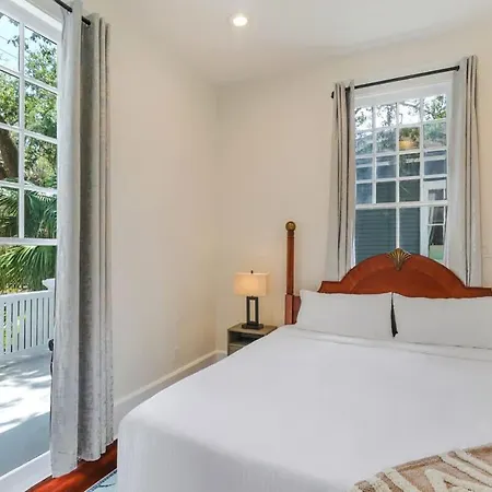 Classy Upscale Perfect Uptown Location Holiday home New Orleans