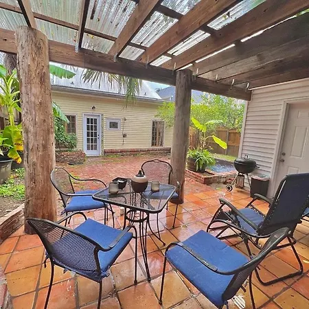 A Courtyard Garden Retreat With Splash Pool * New Orleans