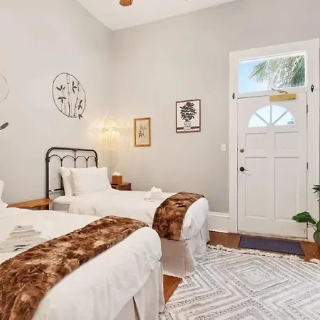 Villa Relaxing Bohemian W Heated Pool 5br 4ba