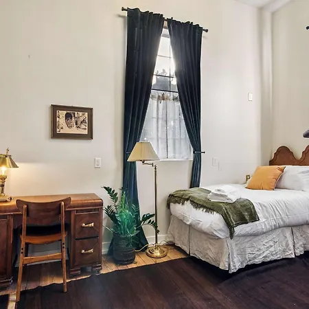 Historic Steps From French Quarter Bed & Breakfast