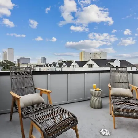 Designer Heated Pool & Rooftop Holiday home New Orleans
