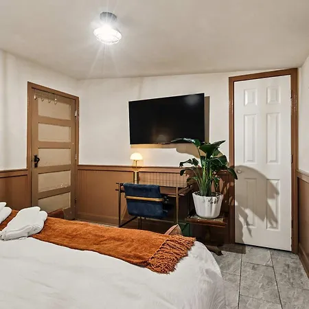 Bed & Breakfast Historic 1840s 2 Min Steps From French Quarter 9br 7ba New Orleans