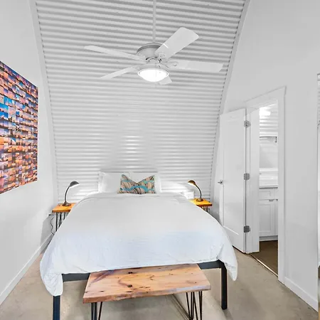 Private Pool - Massive Game & Living-dining Space - The Moon Bywater Holiday home