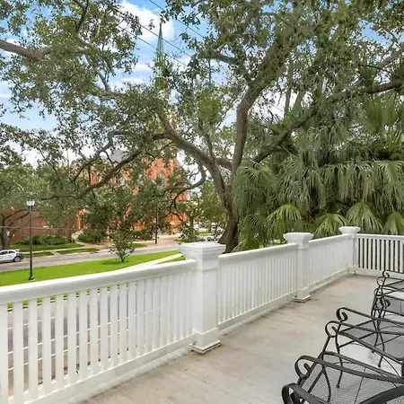 Classy Upscale Perfect Uptown Location *