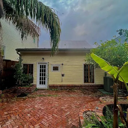 A Courtyard Garden Retreat With Splash Pool * New Orleans
