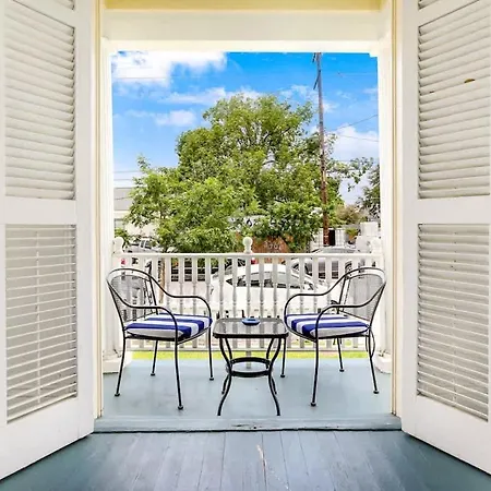 Villa Prime Uptown With Backyard And Ev Parking