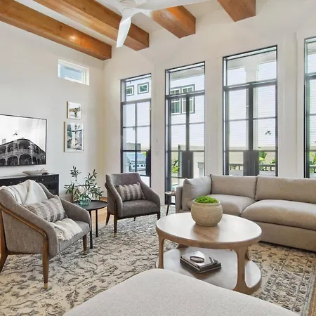 Designer Heated Pool & Rooftop New Orleans