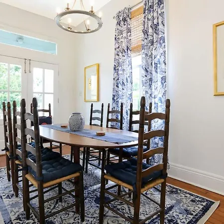Villa Prime Uptown With Backyard And Ev Parking New Orleans