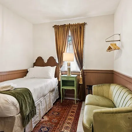 Historic 1840s 2 Min Steps From French Quarter 9br 7ba Bed & Breakfast *