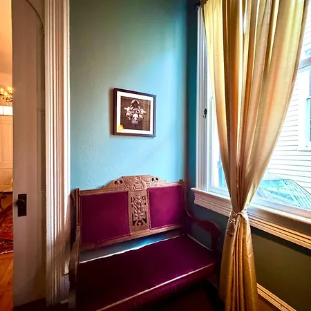 Boutique Queen Suite, Balcony-near French Quarter Bed & Breakfast 3*