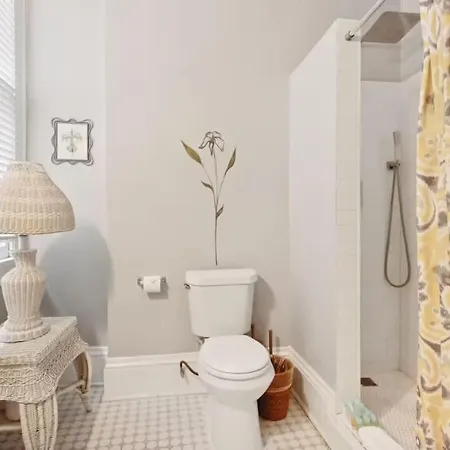 Villa Relaxing Bohemian W Heated Pool 5br 4ba New Orleans