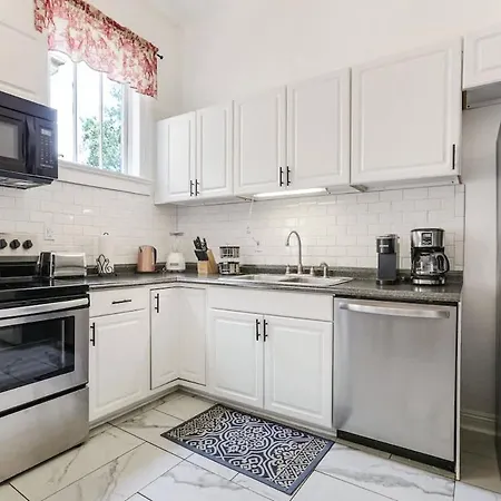 Prime Uptown With Backyard And Ev Parking * New Orleans